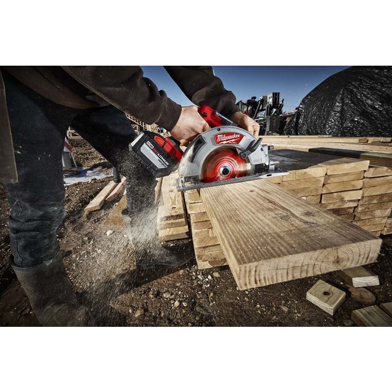 2732 - 20 M18 FUEL 18 Volt Lithium - Ion Brushless Cordless 7 - 1/4 in. Circular Saw - Tool Only - Mississauga Hardware Centre IncMilwaukee2732-20