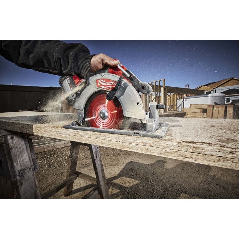 2732 - 20 M18 FUEL 18 Volt Lithium - Ion Brushless Cordless 7 - 1/4 in. Circular Saw - Tool Only - Mississauga Hardware Centre IncMilwaukee2732-20