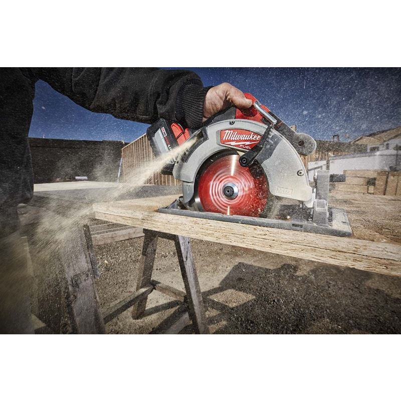 2732 - 20 M18 FUEL 18 Volt Lithium - Ion Brushless Cordless 7 - 1/4 in. Circular Saw - Tool Only - Mississauga Hardware Centre IncMilwaukee2732-20