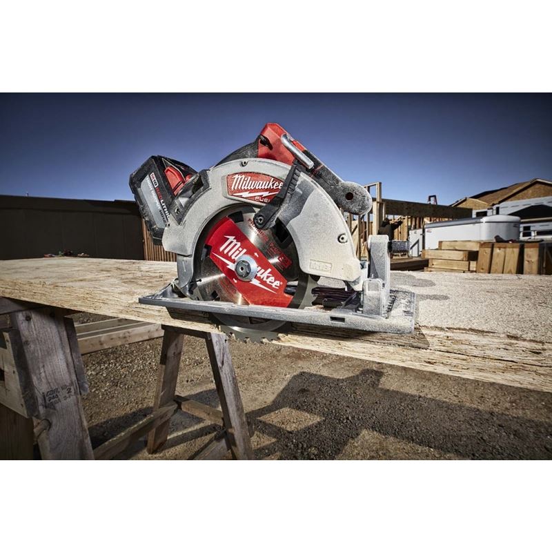 2732 - 20 M18 FUEL 18 Volt Lithium - Ion Brushless Cordless 7 - 1/4 in. Circular Saw - Tool Only - Mississauga Hardware Centre IncMilwaukee2732-20