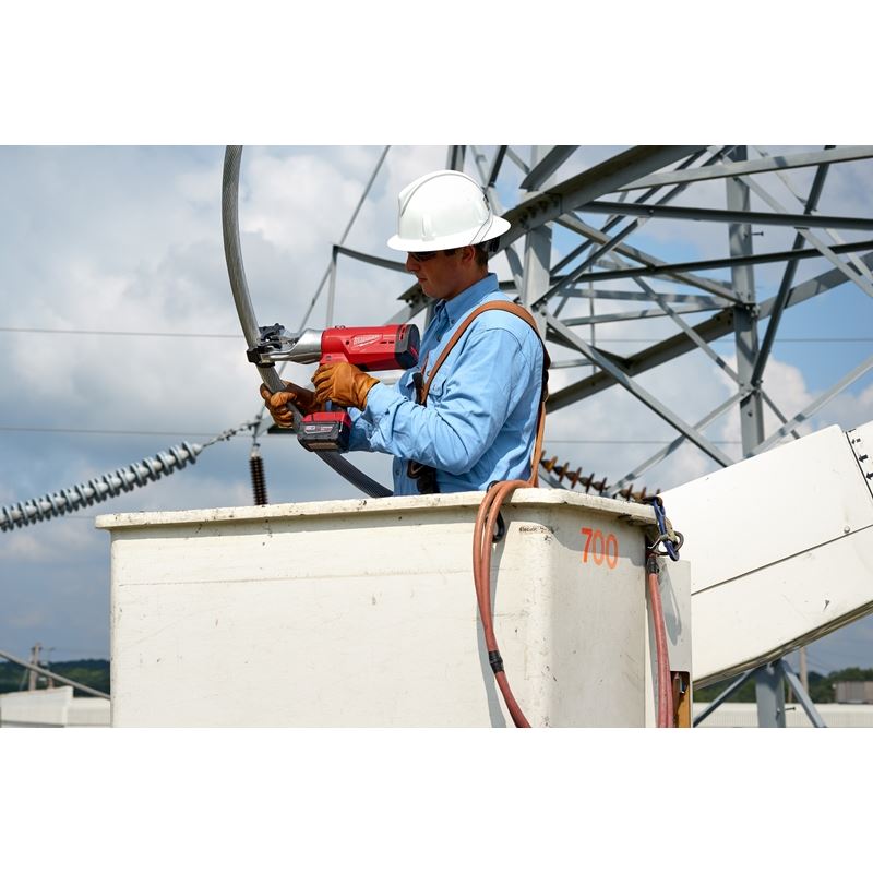 2777 - 21 M18 18 Volt Lithium - Ion Cordless Force Logic 1590 ACSR Cable Cutter Kit - Mississauga Hardware Centre IncMilwaukee2777-21