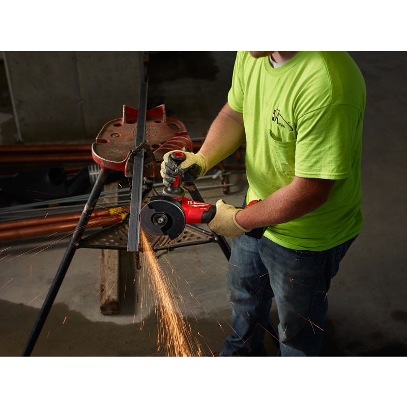 2781 - 22 M18 FUEL 18 Volt Lithium - Ion Brushless Cordless 4 - 1/2 in. / 5 in. Grinder, Slide Switch Lock - On Kit - Mississauga Hardware Centre IncMilwaukee2781-22