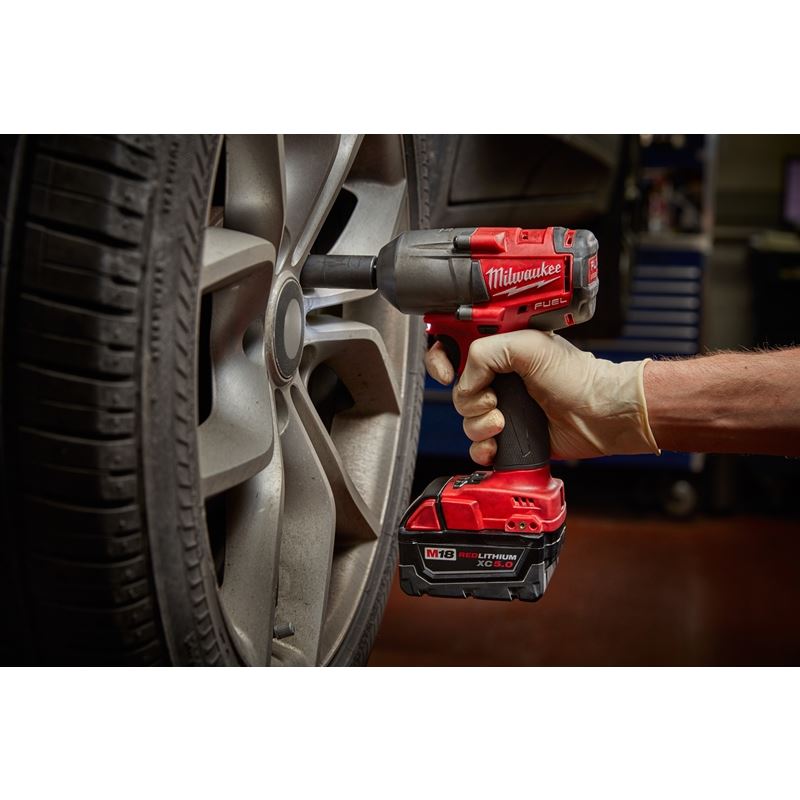 2861 - 22 M18 FUEL 18 Volt Lithium - Ion Brushless Cordless Mid - Torque Impact Wrench 1/2 in. Friction Ring - 5.0 Kit - Mississauga Hardware Centre IncMilwaukee2861-22