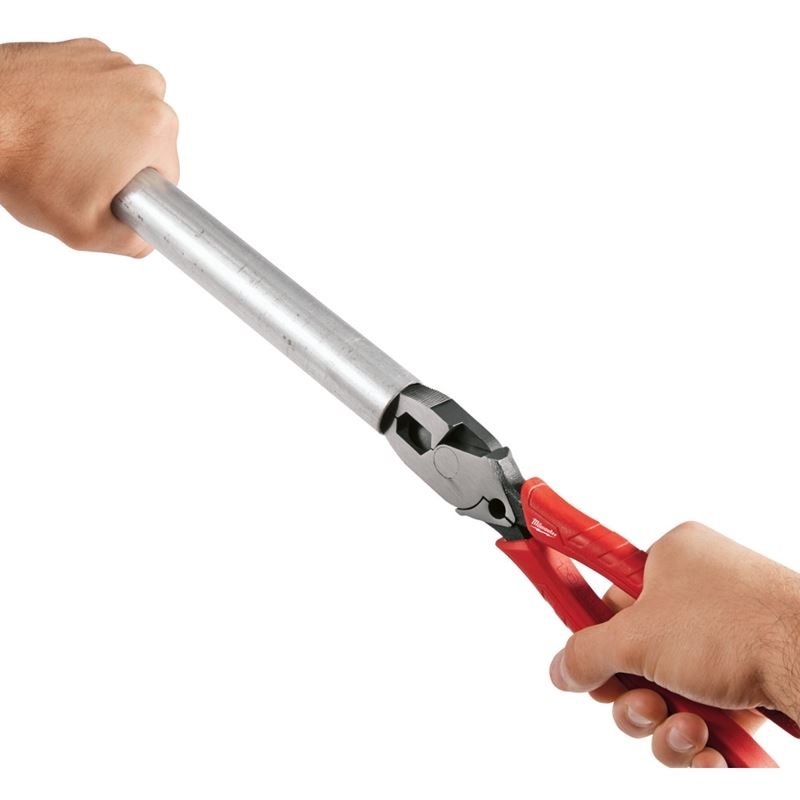 48 - 22 - 6100 9 in. High Leverage Lineman ft.s Pliers with Crimper - Mississauga Hardware Centre IncMilwaukee48-22-6100