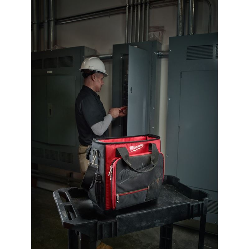 48 - 22 - 8210 Jobsite Tech Bag - Mississauga Hardware Centre IncMilwaukee48-22-8210