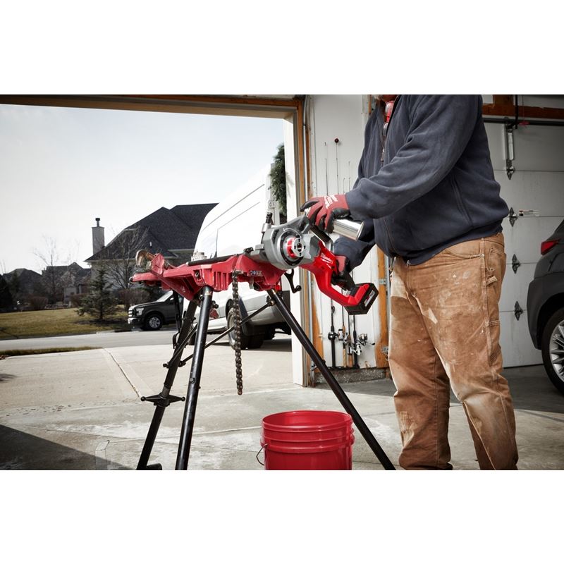 Milwaukee 2870-22 M18 FUEL Compact Pipe Threader w/ ONE-KEY w/ 1/2in - 1-1/4in Compact NPT Forged Aluminum Die Heads