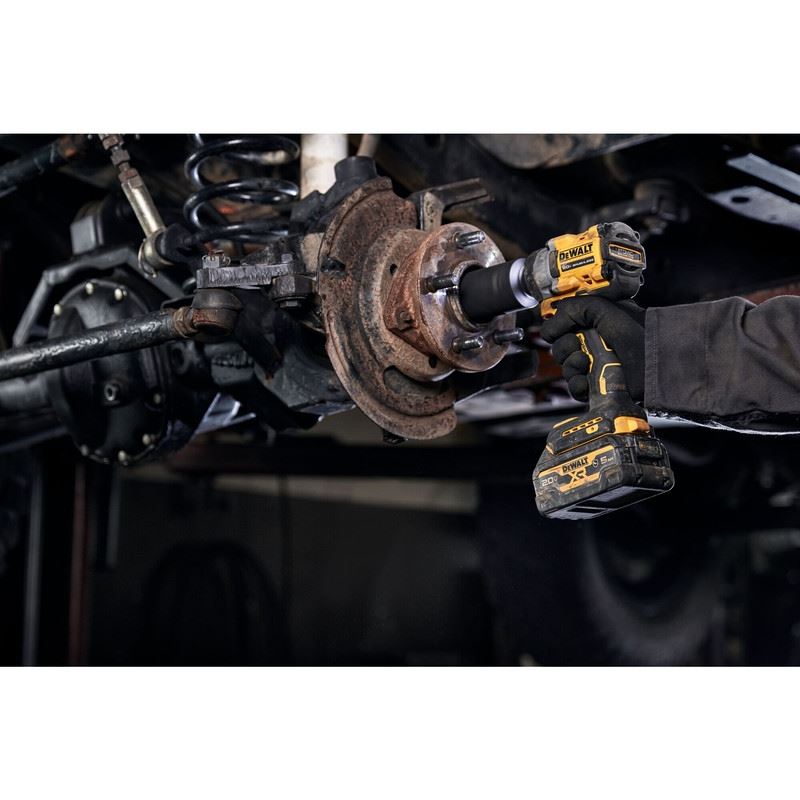 DEWALT DCF921P2 ATOMIC 20V MAX 1/2 in.  Impact Wrench with Hog Ring Anvil Kit