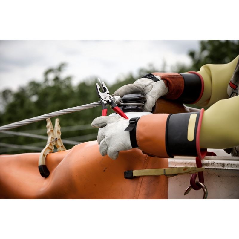 Milwaukee MT500T 9in Linemans Dipped Grip Pliers w/ Thread Cleaner (USA)
