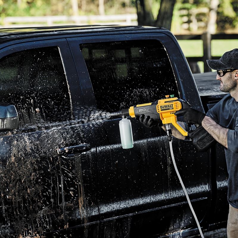 DEWALT DCPW550P1 20V MAX 550 PSI CORDLESS POWER CLEANER KIT