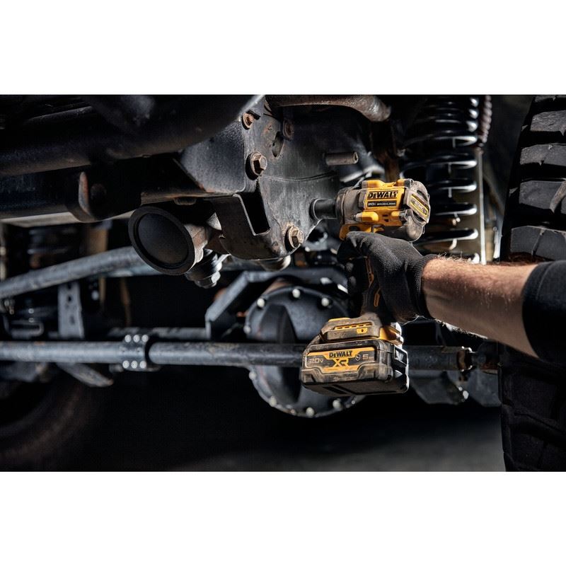 DEWALT DCF923P2 ATOMIC 20V MAX 3/8 in. Impact Wrench with Hog Ring Anvil Kit