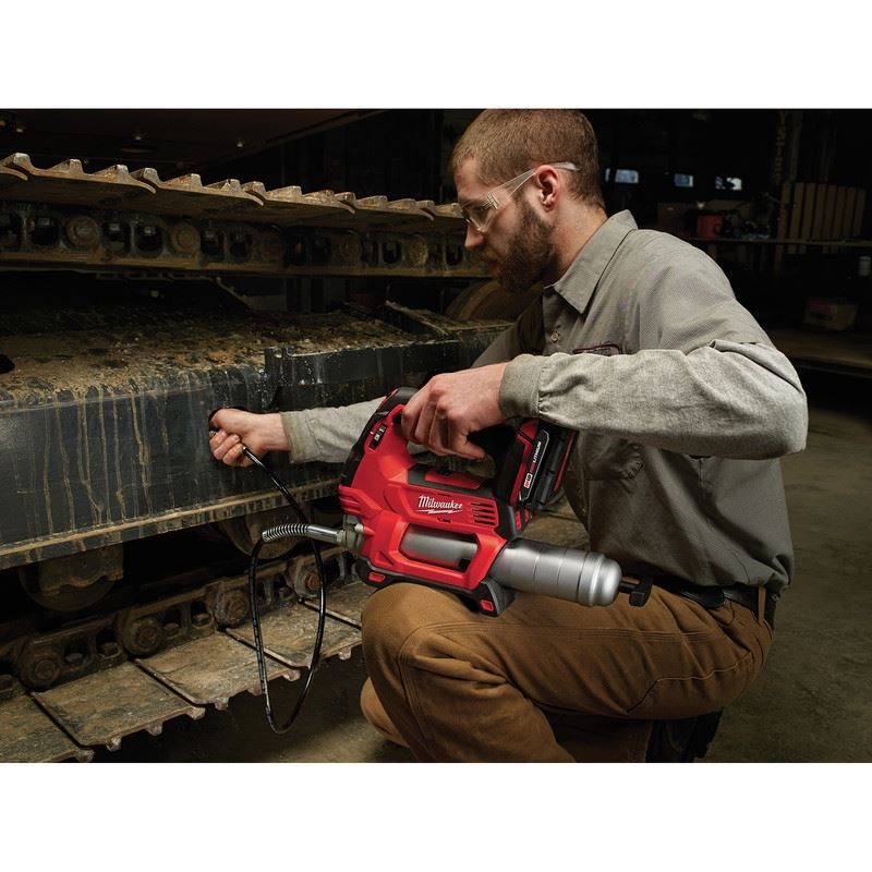Milwaukee 2646-21CT M18 Cordless 2-Speed Grease Gun Kit