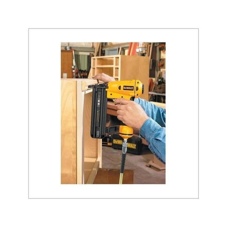 DEWALT | D51238K 18 - Gauge 2" Brad Nailer Kit - Mississauga Hardware Centre IncDEWALTD51238K