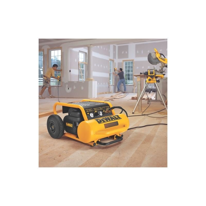 DEWALT | D55146 1.6 HP Continuous, 200 PSI, 4.5 Gallon Compressor - Mississauga Hardware Centre IncDEWALTD55146