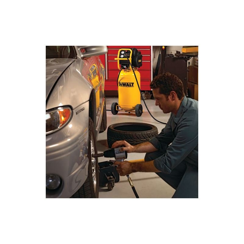 DEWALT | D55168 1.6 HP Continuous, 200 PSI, 15 Gallon Workshop Compressor - Mississauga Hardware Centre IncDEWALTD55168