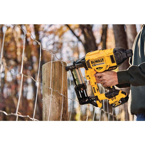 DEWALT DCFS950P2 20V MAX XR 9 GA Cordless Fencing Stapler Kit - Mississauga Hardware Centre IncDEWALTDCFS950P2