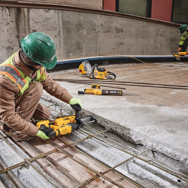 DEWALT DCH263R2DH 20V MAX* XR Brushless 1 - 1/8 in. SDS Plus D - Handle Rotary Hammer Kit - Mississauga Hardware Centre IncDEWALTDCH263R2DH