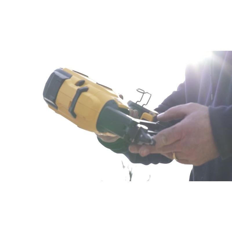 DEWALT DCN650B 20V MAX* XR 15 GA Cordless Angled Finish Nailer (Tool Only) - Mississauga Hardware Centre IncDEWALTDCN650B