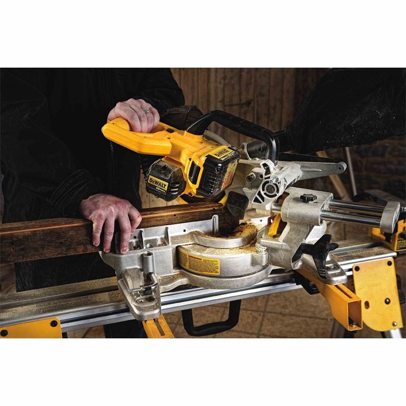 DEWALT DCS361M1 20V MAX* 7 1/4" Sliding Miter Saw (w/Battery Charger) - Mississauga Hardware Centre IncDEWALTDCS361M1