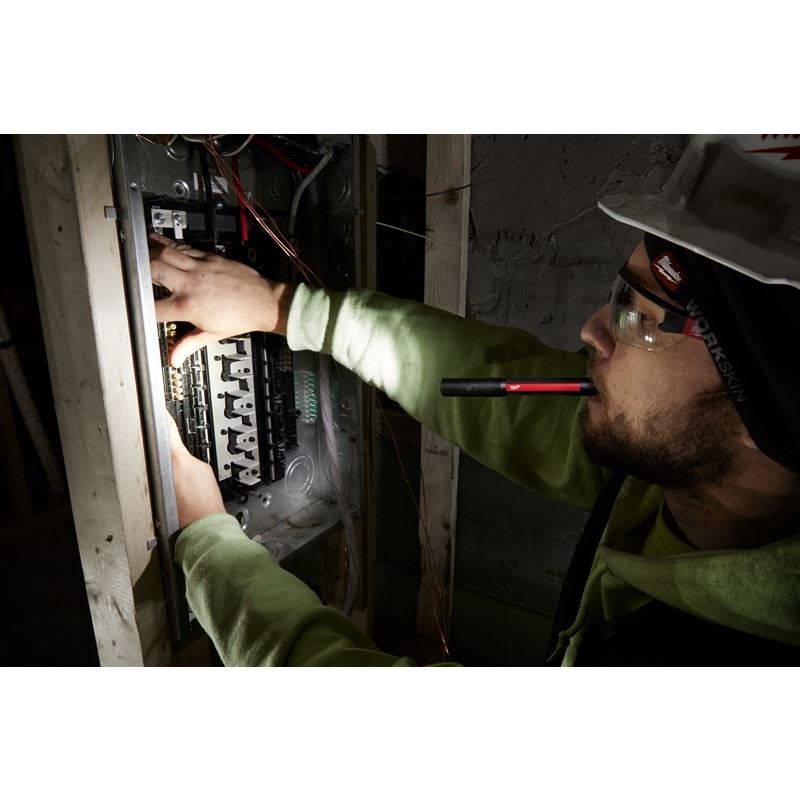 Milwaukee 2010R Rechargeable 250L Penlight w/ Laser - Mississauga Hardware Centre Inc