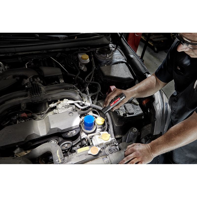 Milwaukee 2160 - 21 USB Rechargeable 800L Compact Flashlight - Mississauga Hardware Centre Inc