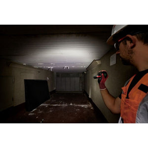 Milwaukee 2162 - 21 RLUSB 2000L SLIDE FOCUS FLASHLIGHT - Mississauga Hardware Centre Inc