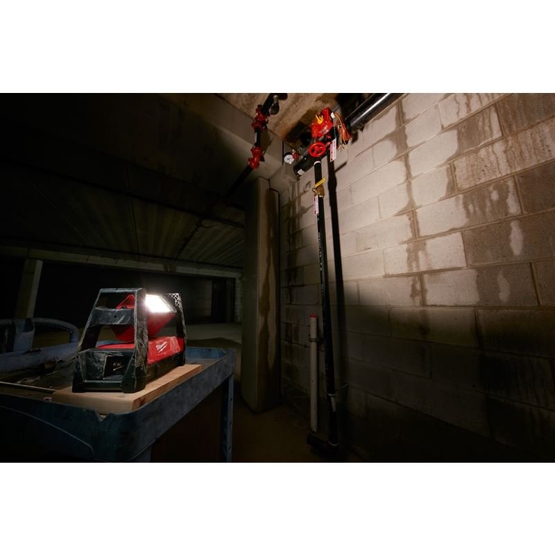 Milwaukee 2360 - 20 M18 TRUEVIEW LED HP Flood Light - Mississauga Hardware Centre IncMilwaukee2360-20