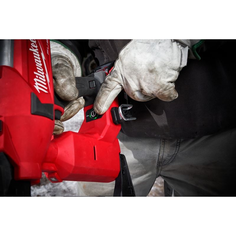 Milwaukee 2843 - 20 M18 FUEL UTILITY FENCING STAPLER - Mississauga Hardware Centre Inc