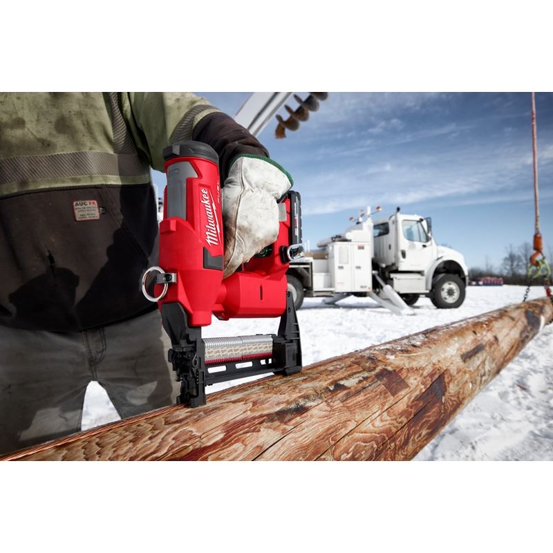 Milwaukee 2843 - 20 M18 FUEL UTILITY FENCING STAPLER - Mississauga Hardware Centre Inc