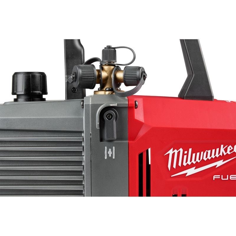 Milwaukee 2941 - 21 M18 FUEL 5 CFM Vacuum Pump Kit - Mississauga Hardware Centre Inc