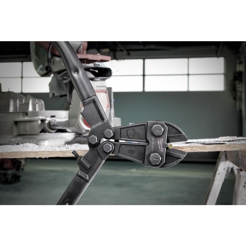 Milwaukee 48 - 22 - 4031 30 in Bolt Cutter - Mississauga Hardware Centre Inc