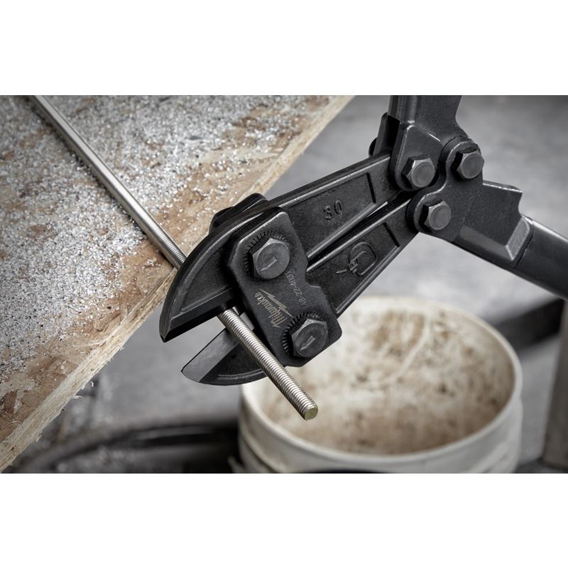 Milwaukee 48 - 22 - 4031 30 in Bolt Cutter - Mississauga Hardware Centre Inc