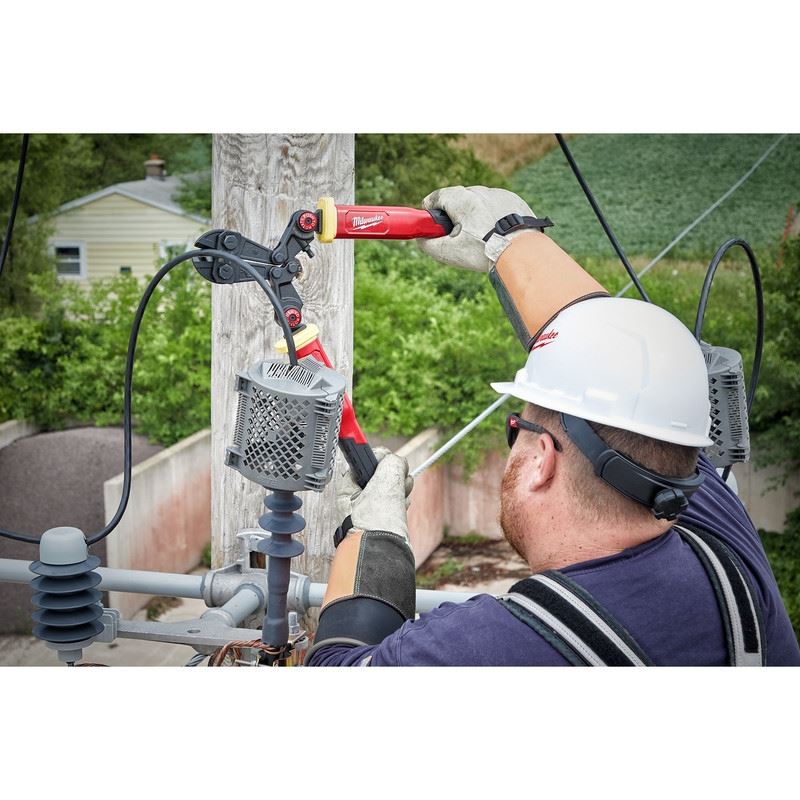 Milwaukee 48 - 22 - 4218 Fiberglass Bolt Cutter with PIVOTMOVE Rotating Handles - Mississauga Hardware Centre Inc