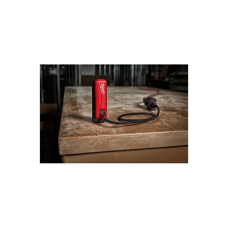 Milwaukee 48 - 59 - 2012 REDLITHIUM USB Charger Portable Power Source - Mississauga Hardware Centre IncMilwaukee48-59-2012